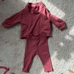Baby Gap matching set, leggings and sweater. Size 3-6M